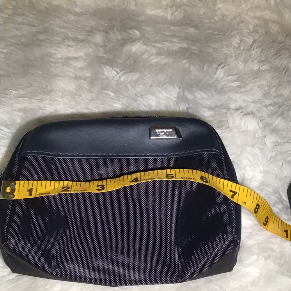 Tumi for delta black nylon cosmetics bag - Picture 5 of 6